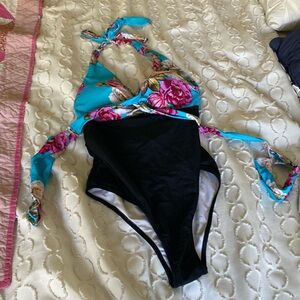 No tags large cups he bathing suit